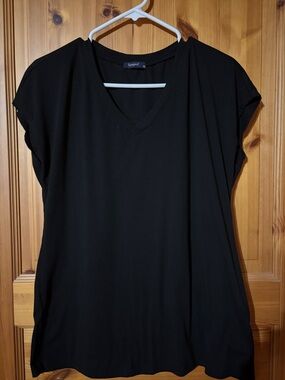 Black V-Neck Women’s Tunic top medium Sampeel